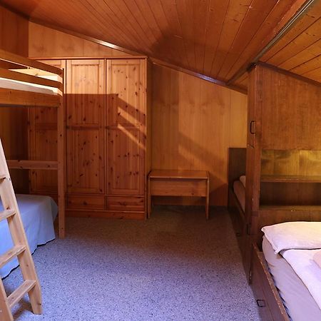 Chesa Dominium Apartment Berguen Bagian luar foto