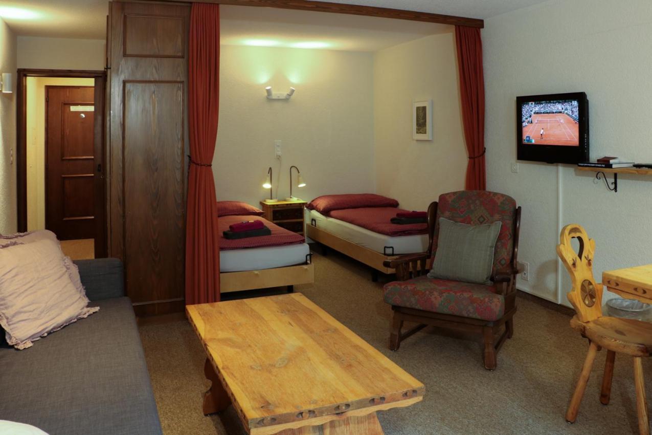 Chesa Dominium Apartment Berguen Bagian luar foto