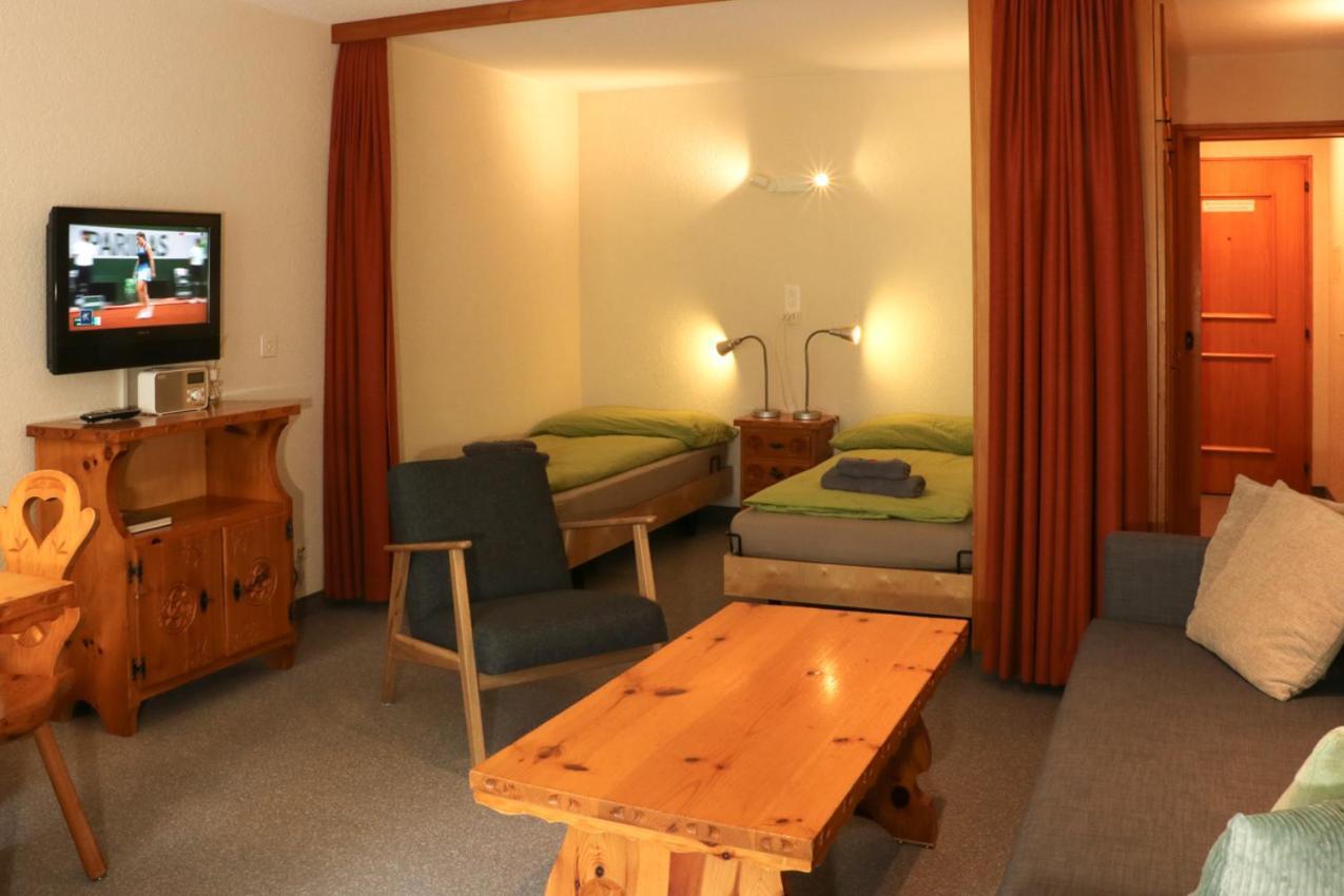Chesa Dominium Apartment Berguen Bagian luar foto