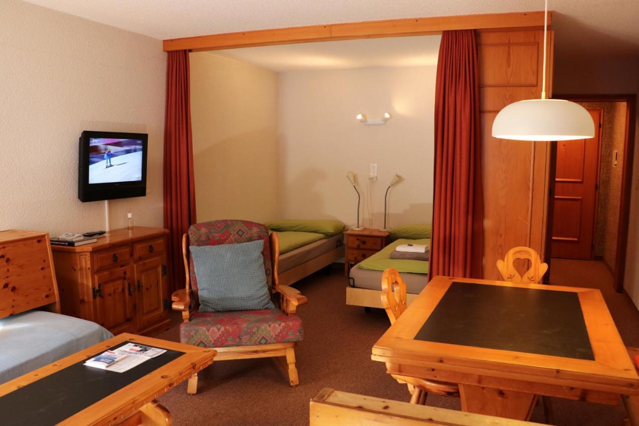 Chesa Dominium Apartment Berguen Bagian luar foto