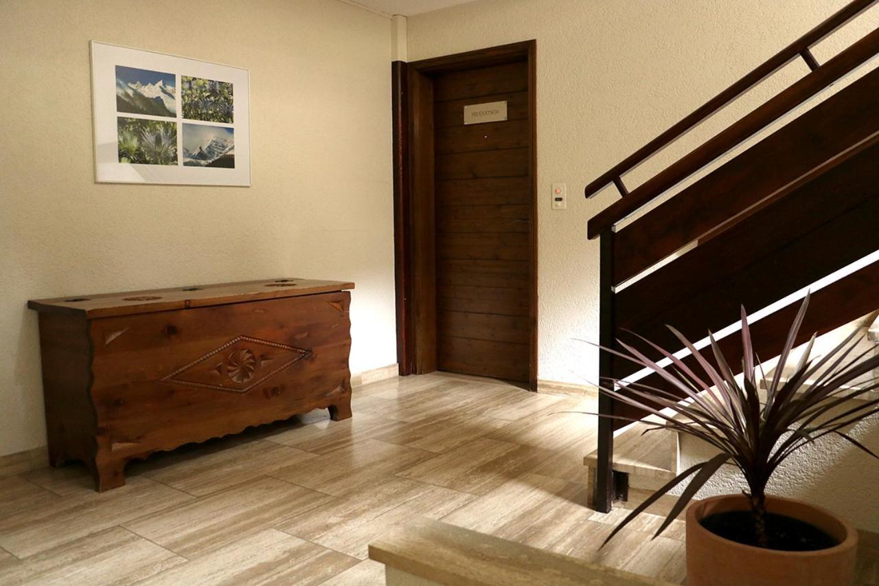 Chesa Dominium Apartment Berguen Bagian luar foto