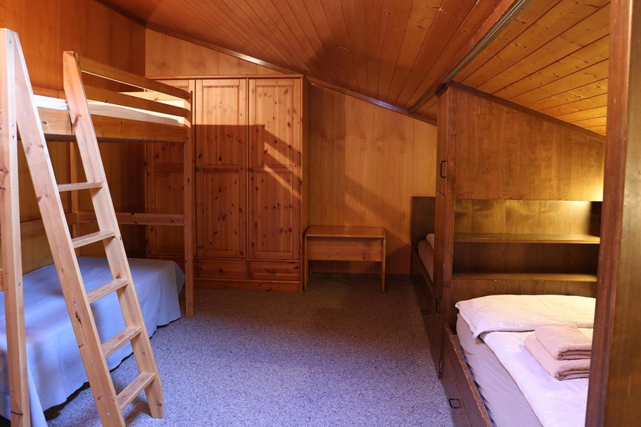 Chesa Dominium Apartment Berguen Bagian luar foto