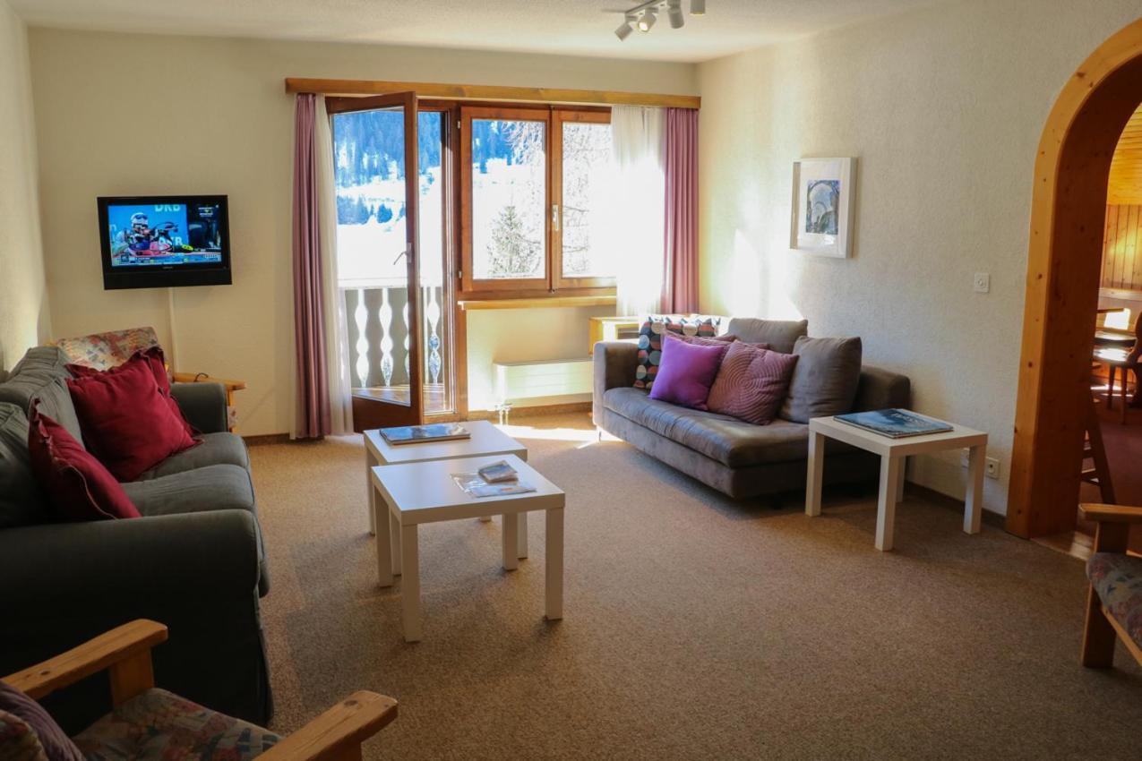 Chesa Dominium Apartment Berguen Bagian luar foto
