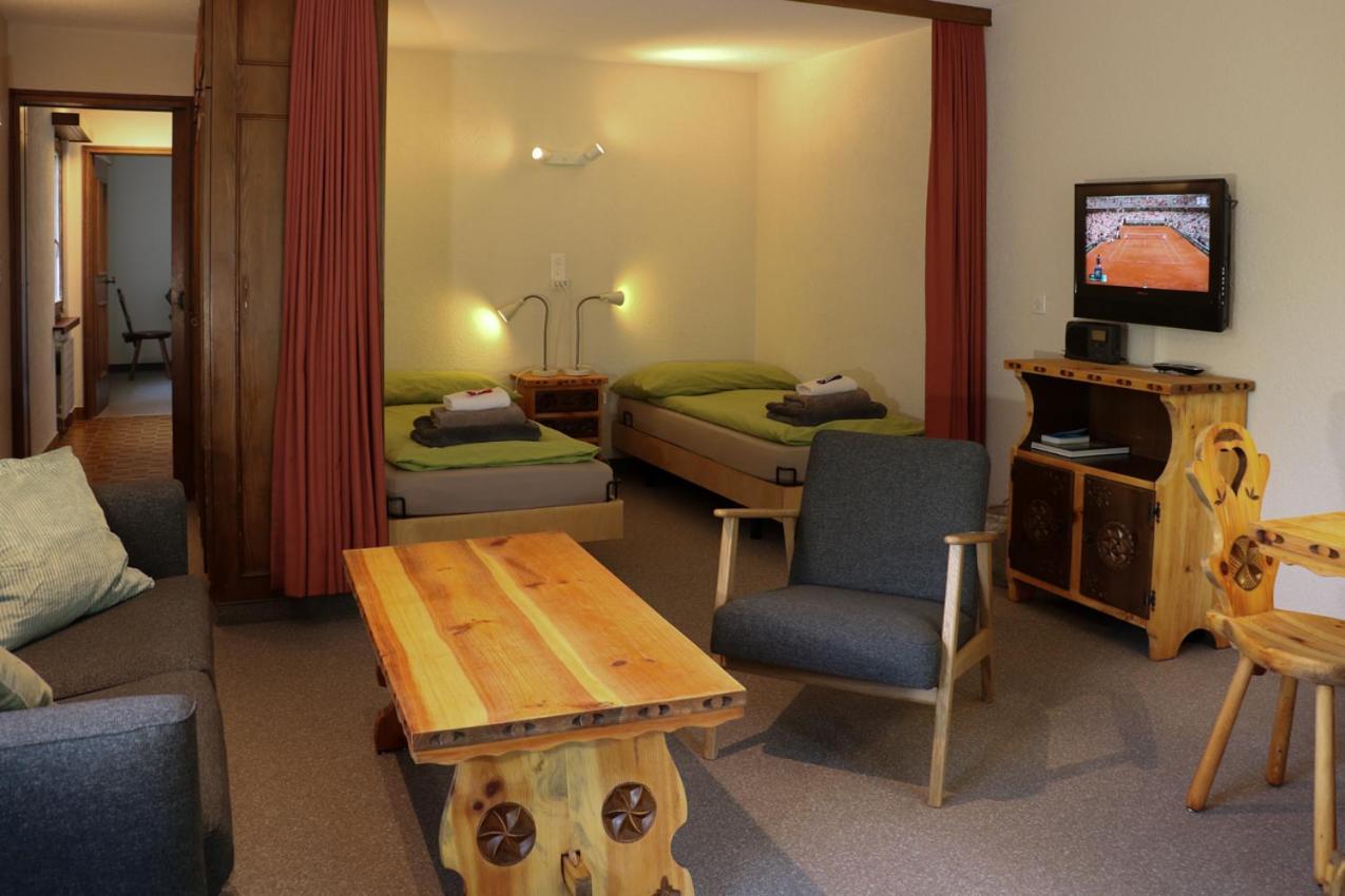 Chesa Dominium Apartment Berguen Ruang foto