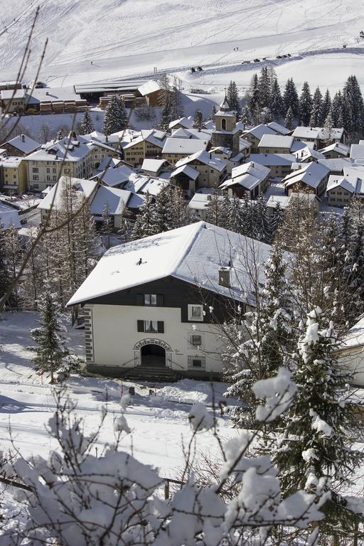 Chesa Dominium Apartment Berguen Bagian luar foto